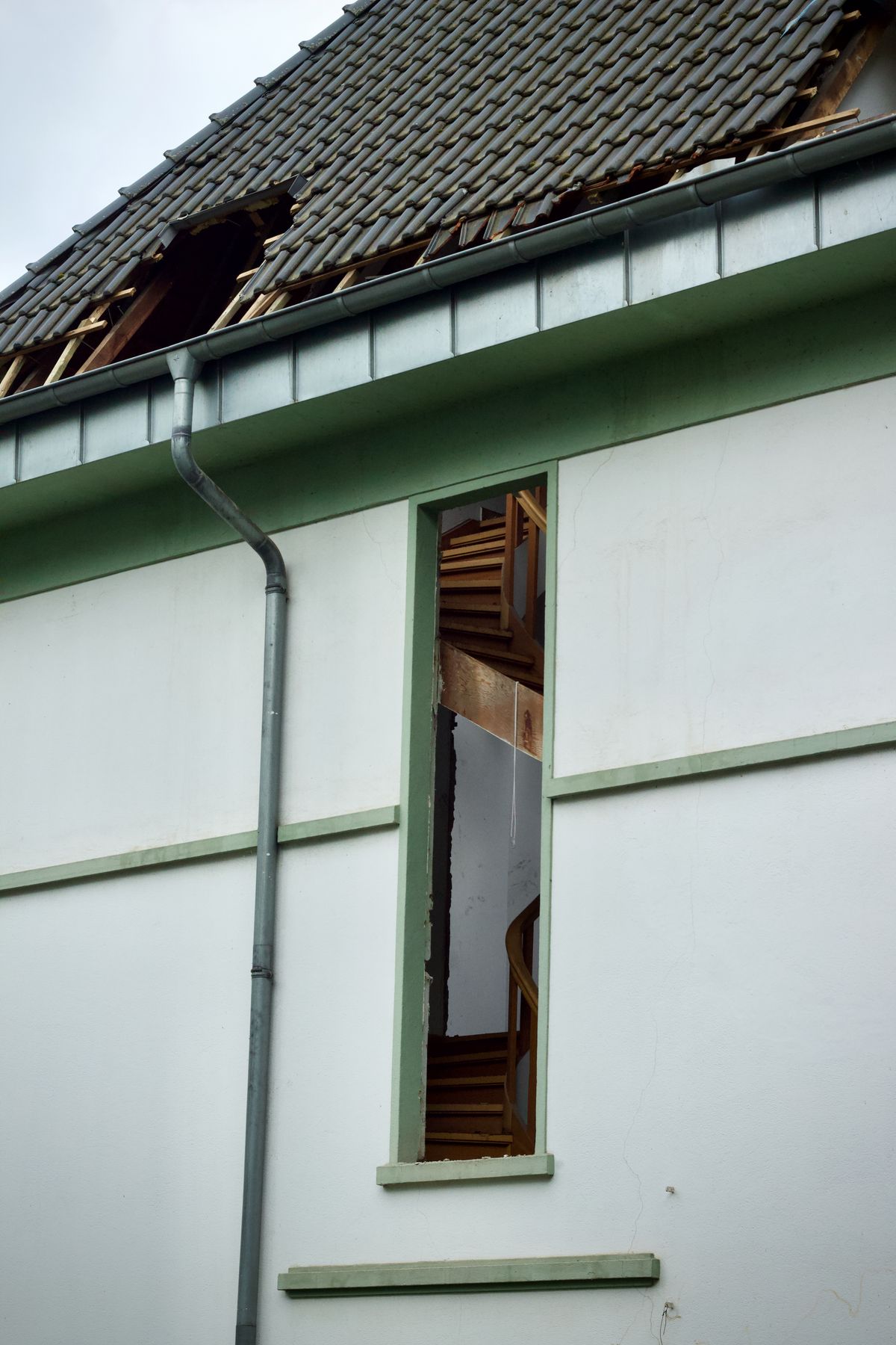 Burst Pipe Water Damage Repair and water damage restoration in Valentine, Kansas City MO 64111
