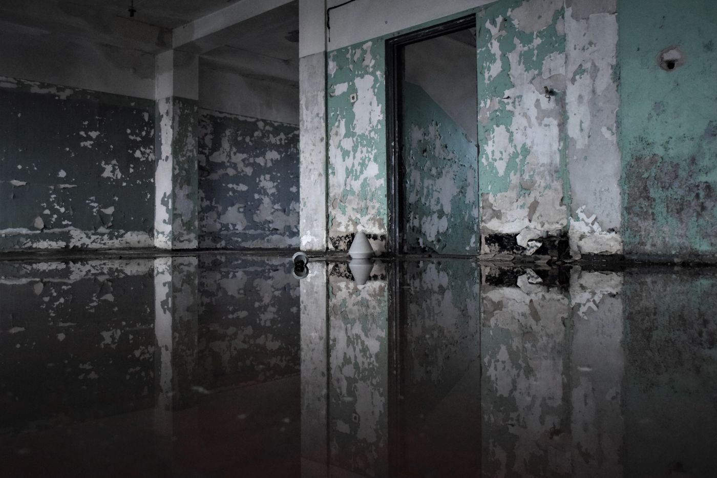 Water-damaged room being restored in Kansas City